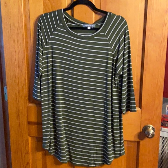 Raglan tee - Picture 1 of 2